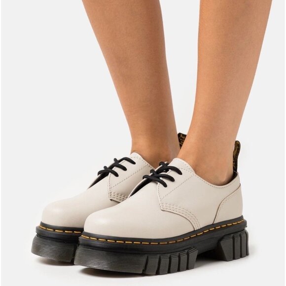 Dr. Martens Audrick 3-Eye Platform Lace Up Shoe VINTAGE TAUPE Nappa Lux US 6 - Picture 1 of 14